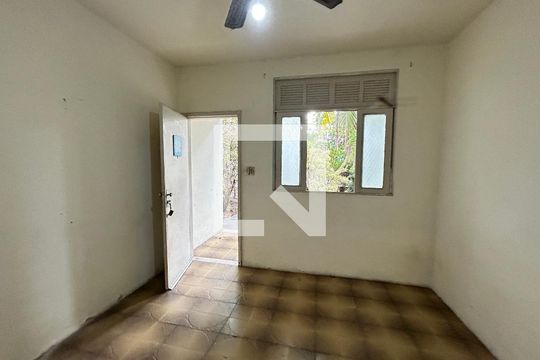 Sala 1 de casa para alugar com 2 quartos, 72m² em Praça Seca, Rio de Janeiro