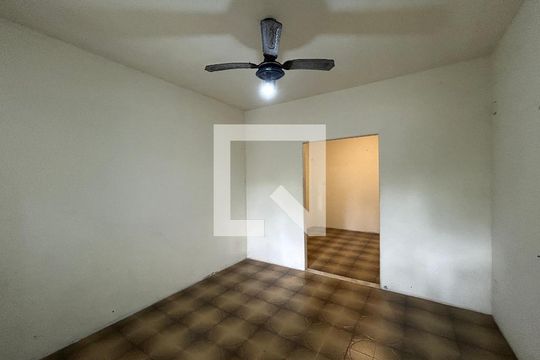 Sala 1 de casa para alugar com 2 quartos, 72m² em Praça Seca, Rio de Janeiro