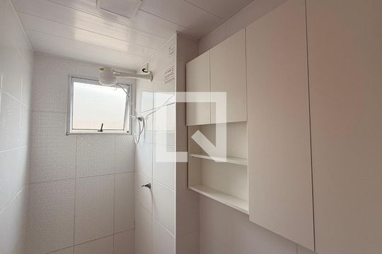 Banheiro de apartamento para alugar com 2 quartos, 43m² em Jardim Imperial, Aparecida de Goiânia, Aparecida de Goiânia