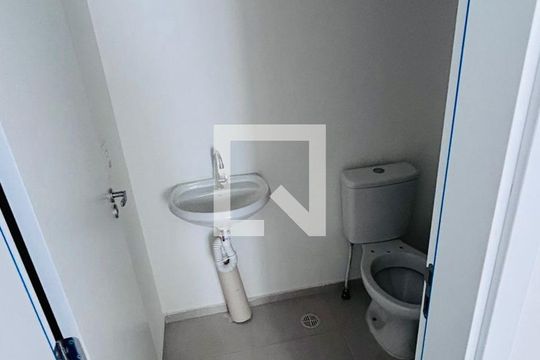 Banheiro de apartamento para alugar com 1 quarto, 25m² em Parque Pan Americano, São Paulo