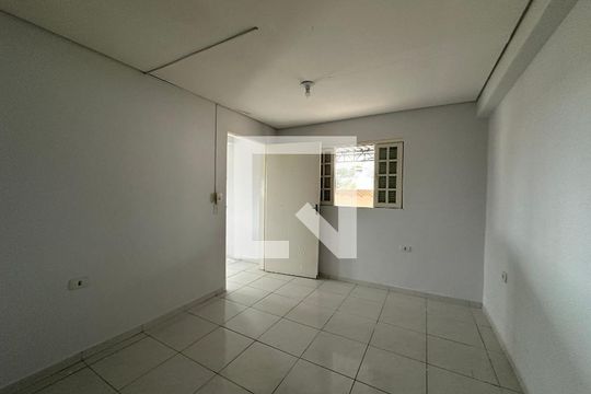 Quarto de casa para alugar com 1 quarto, 50m² em Jardim Belval, Barueri