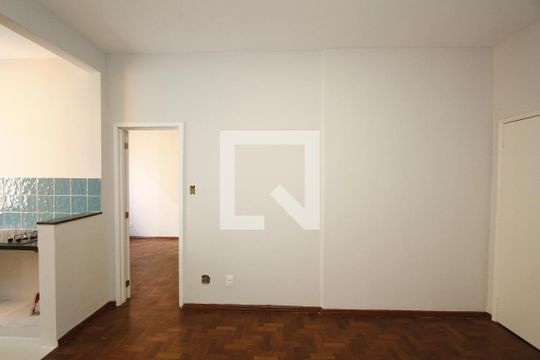 Sala de kitnet/studio à venda com 1 quarto, 40m² em Centro, Belo Horizonte