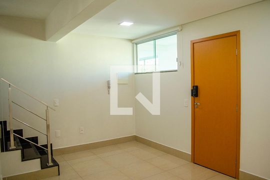 Apartamento à venda com 2 quartos, 84m² em Vila São João, Goiânia