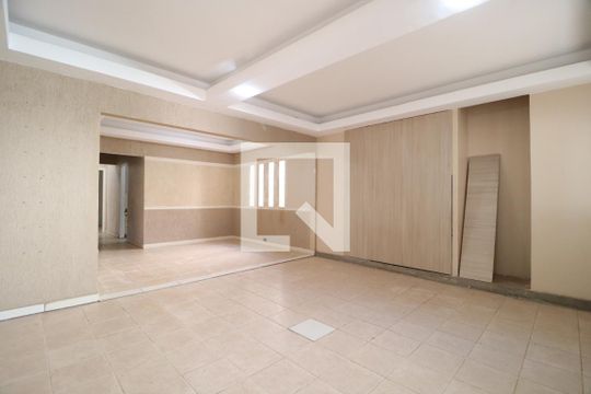 Casa para alugar com 4 quartos, 200m² em Granada, Uberlândia