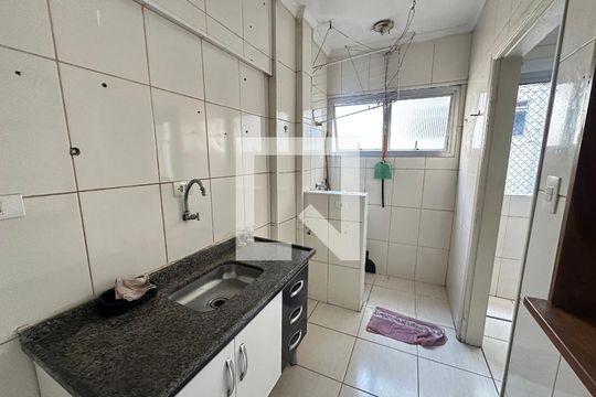 Cozinha de apartamento para alugar com 1 quarto, 60m² em Centro, São Vicente