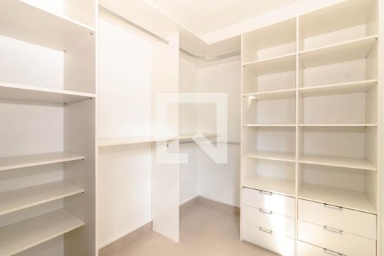 Quarto de apartamento para alugar com 2 quartos, 78m² em Petrópolis, Porto Alegre