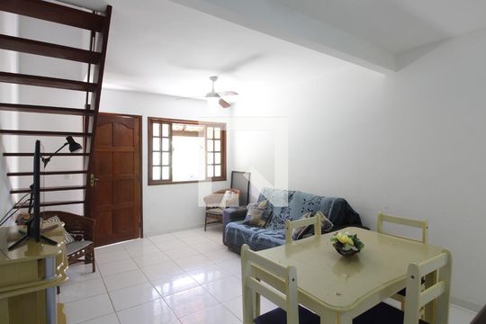 Casa de Condomínio para alugar com 2 quartos, 60m² em Peró, Cabo Frio