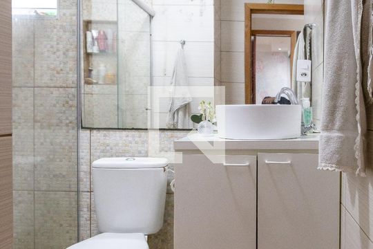 Banheiro de apartamento para alugar com 2 quartos, 80m² em Gopouva, Guarulhos