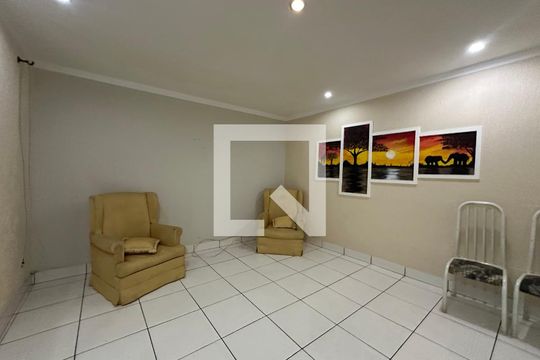 Sala de casa para alugar com 3 quartos, 150m² em Recanto Phrynea, Barueri