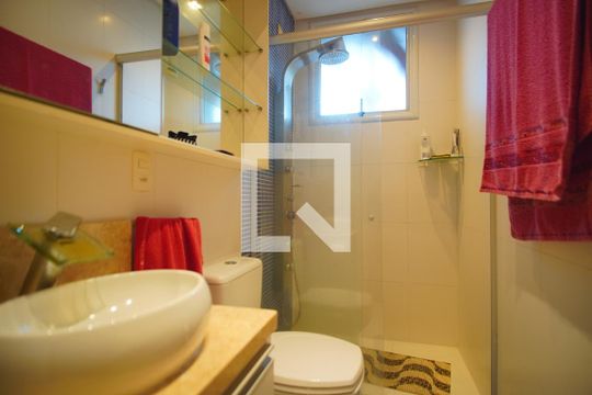 Banheiro da Suíte de apartamento à venda com 2 quartos, 48m² em Jardim Lindóia, Porto Alegre