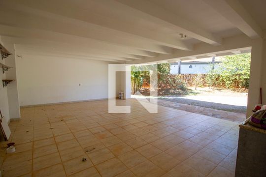 Casa para alugar com 6 quartos, 600m² em Q 24, Brasília