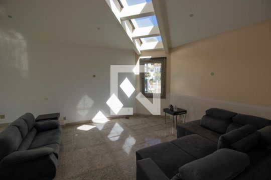 Casa para alugar com 6 quartos, 600m² em Q 24, Brasília