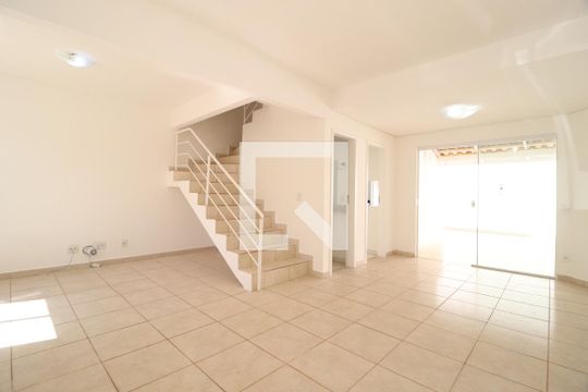 Casa de Condomínio para alugar com 3 quartos, 95m² em Morada da Colina, Uberlândia