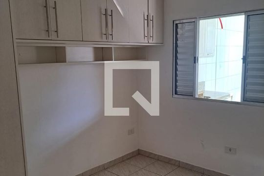 Quarto de casa para alugar com 3 quartos, 100m² em Vila Taquari, São Paulo