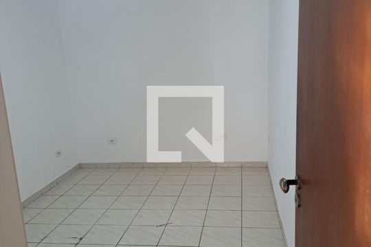 Quarto de casa para alugar com 3 quartos, 100m² em Vila Taquari, São Paulo