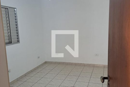 Quarto de casa para alugar com 3 quartos, 100m² em Vila Taquari, São Paulo
