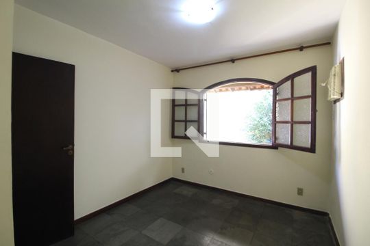 Quarto 2 de casa de condomínio para alugar com 2 quartos, 225m² em Taquara, Rio de Janeiro