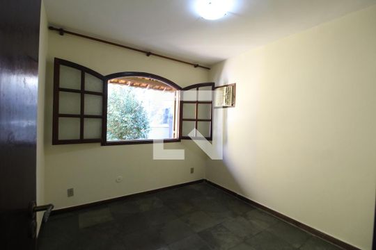 Quarto 2 de casa de condomínio para alugar com 2 quartos, 225m² em Taquara, Rio de Janeiro