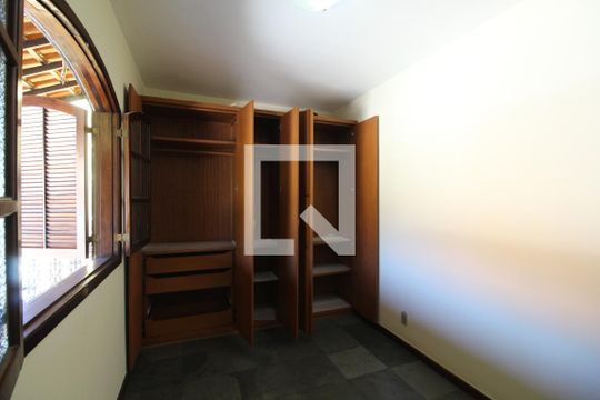 Quarto 1 de casa de condomínio para alugar com 2 quartos, 225m² em Taquara, Rio de Janeiro
