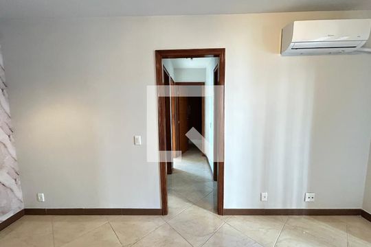 Corredor de apartamento para alugar com 3 quartos, 65m² em Cachambi, Rio de Janeiro