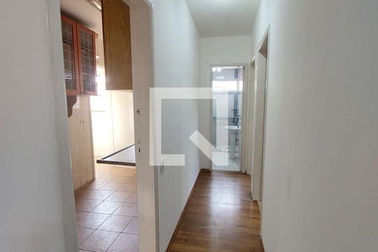 Corredor de apartamento à venda com 2 quartos, 62m² em Vila Gumercindo, São Paulo