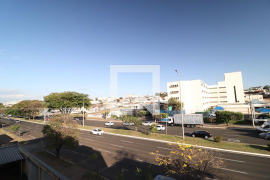 Sala de apartamento para alugar com 3 quartos, 85m² em Tibery, Uberlândia