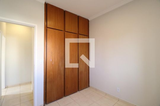 Quarto 1 de apartamento para alugar com 3 quartos, 85m² em Tibery, Uberlândia