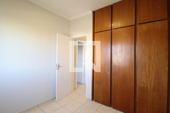 Quarto 1 de apartamento para alugar com 3 quartos, 85m² em Tibery, Uberlândia