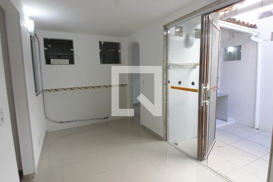Copa de casa de condomínio para alugar com 3 quartos, 70m² em Portinho, Cabo Frio