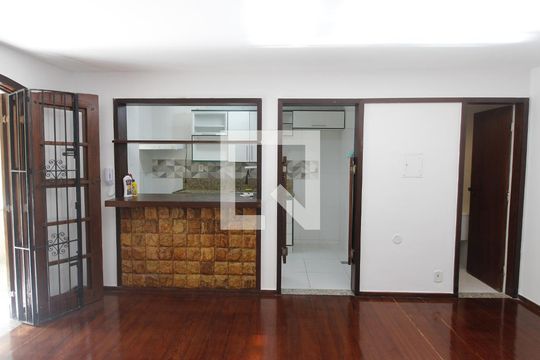 Sala de casa de condomínio para alugar com 3 quartos, 70m² em Portinho, Cabo Frio