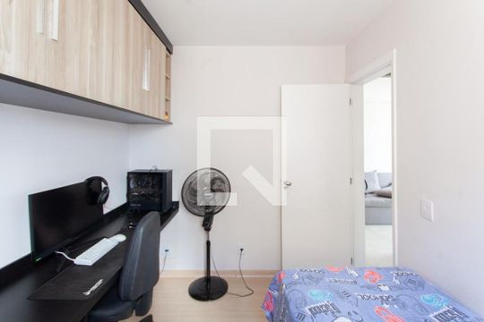 Quarto de apartamento para alugar com 2 quartos, 50m² em Planalto, Belo Horizonte