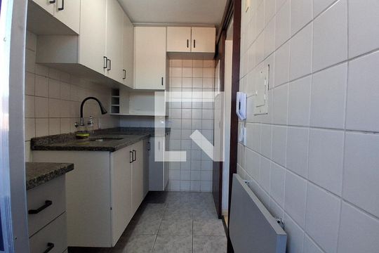 Apartamento para alugar com 3 quartos, 65m² em Pinheirinho, Curitiba
