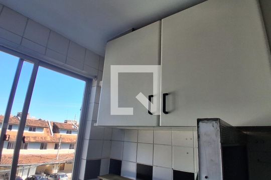 Apartamento para alugar com 3 quartos, 65m² em Pinheirinho, Curitiba