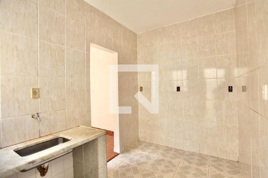 Cozinha e Área de serviço de casa para alugar com 2 quartos, 40m² em Camargos, Belo Horizonte