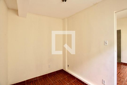 Quarto 1 de casa para alugar com 2 quartos, 40m² em Camargos, Belo Horizonte