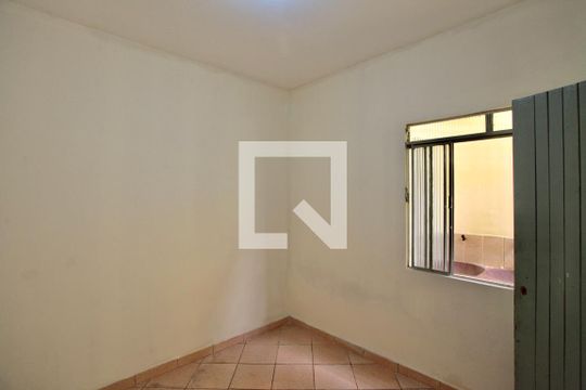 Quarto 2 de casa para alugar com 2 quartos, 40m² em Camargos, Belo Horizonte