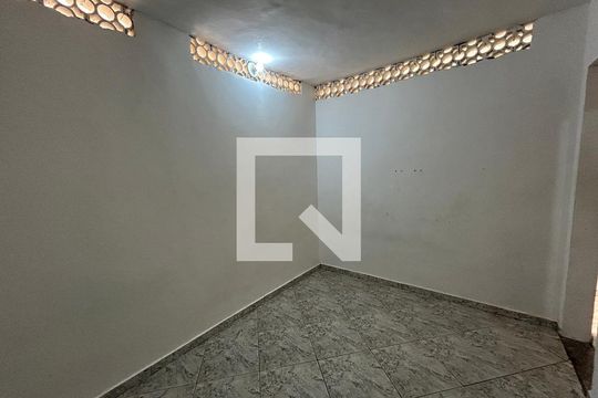 Quarto de casa para alugar com 1 quarto, 45m² em Vila Valqueire, Rio de Janeiro