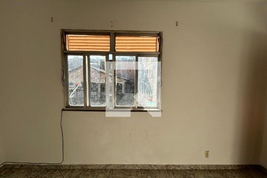 Sala de casa para alugar com 1 quarto, 45m² em Vila Valqueire, Rio de Janeiro
