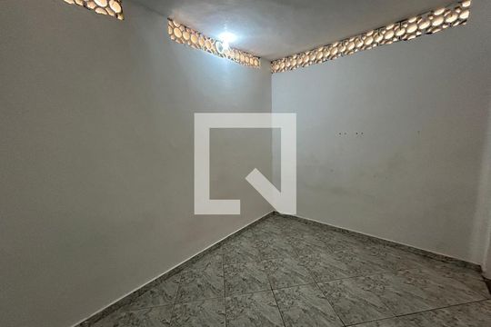 Quarto de casa para alugar com 1 quarto, 45m² em Vila Valqueire, Rio de Janeiro
