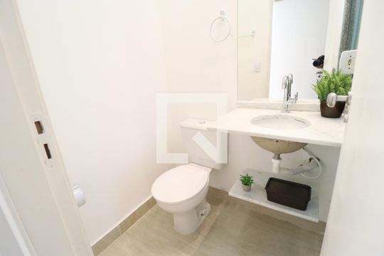 Banheiro do Quarto 1 de casa de condomínio para alugar com 2 quartos, 90m² em Aclimação, Uberlândia