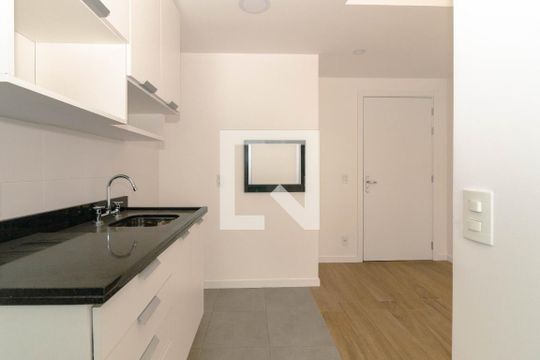Cozinha de apartamento para alugar com 1 quarto, 48m² em Jardim do Salso, Porto Alegre