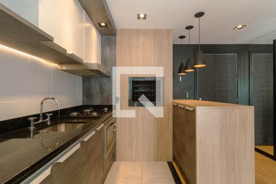 Cozinha de apartamento para alugar com 1 quarto, 48m² em Jardim do Salso, Porto Alegre