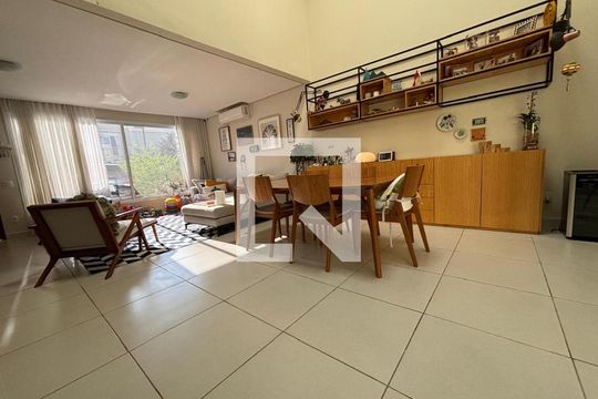 Sala de casa de condomínio para alugar com 3 quartos, 172m² em Fazenda Santana, Vinhedo