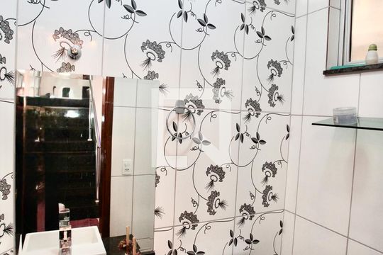 Lavabo de casa para alugar com 3 quartos, 240m² em Sapucaias, Contagem