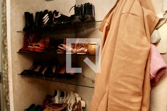 Closet da suíte de casa para alugar com 3 quartos, 240m² em Sapucaias, Contagem