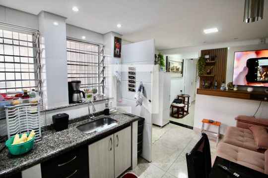 Cozinha  de casa à venda com 2 quartos, 146m² em Parque Paineiras, São Paulo