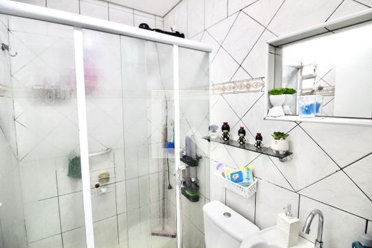 Banheiro  de casa à venda com 2 quartos, 146m² em Parque Paineiras, São Paulo