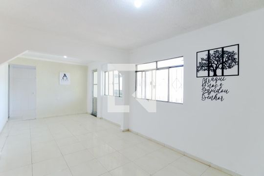 Casa para alugar com 3 quartos, 200m² em Vila Girassol, Guarulhos