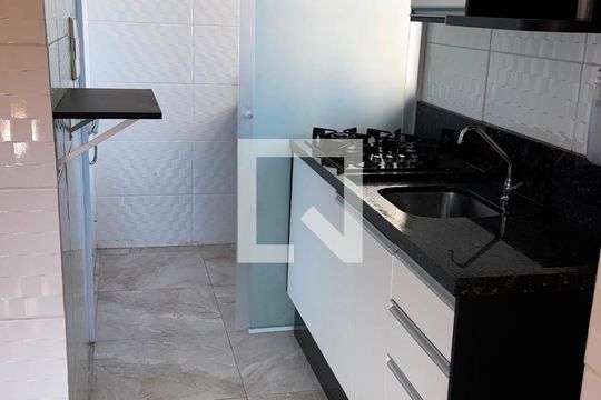Cozinha de apartamento para alugar com 2 quartos, 38m² em Jd Petrópolis, Cotia