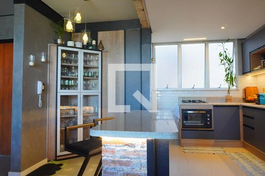 Cozinha  de apartamento à venda com 3 quartos, 105m² em Petrópolis, Porto Alegre